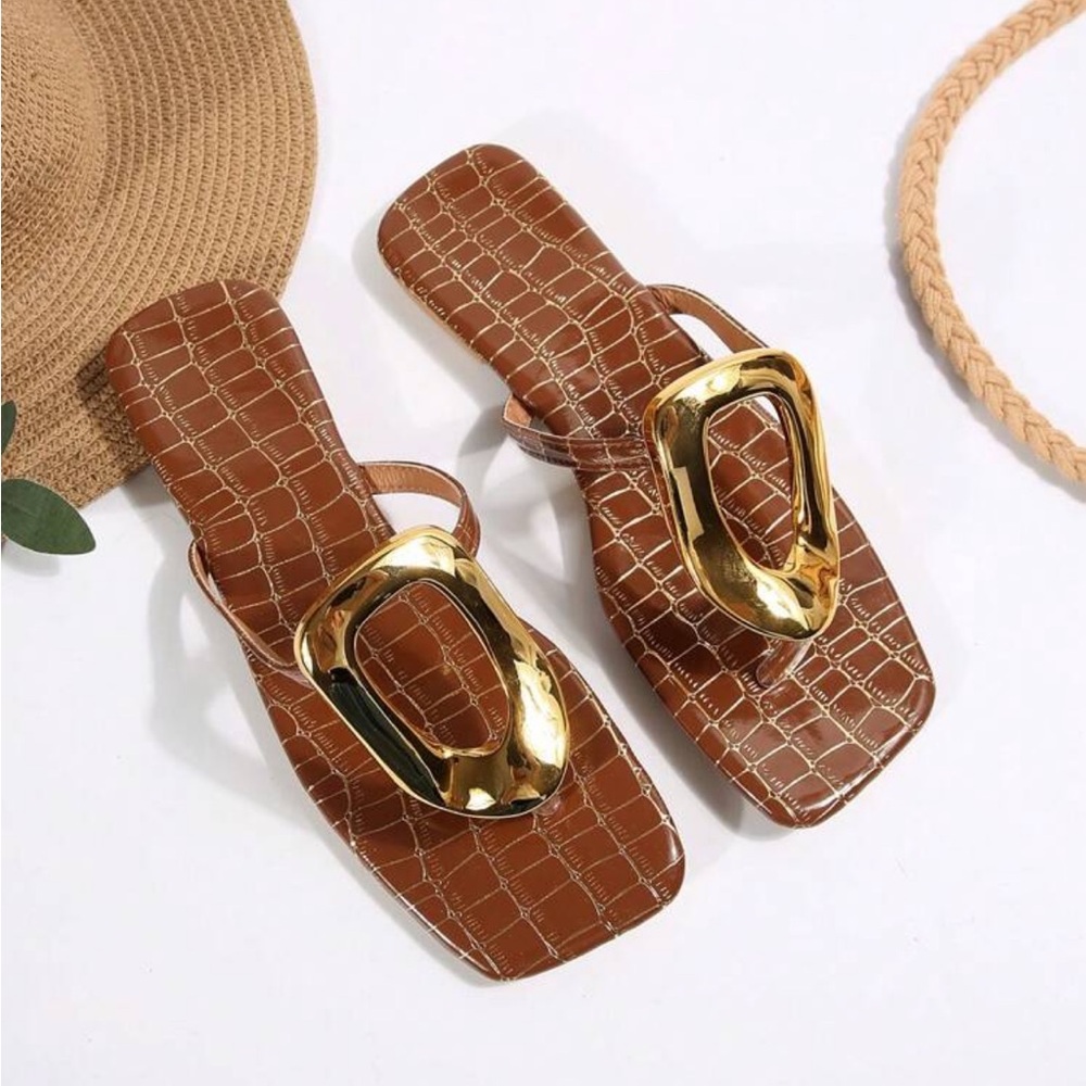 Gold oval decor sandals